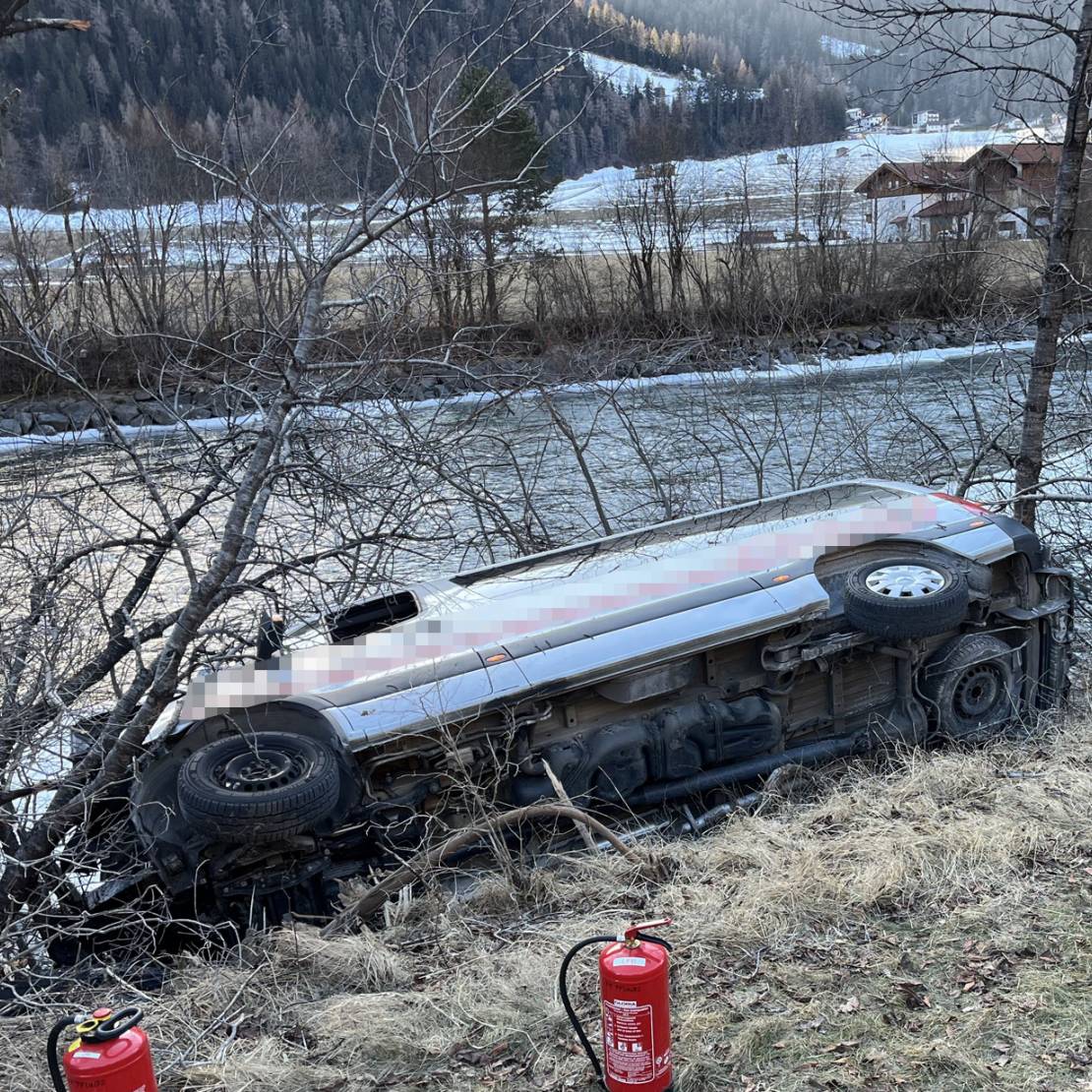 Fahrzeug von Fahrbahn abgekommen